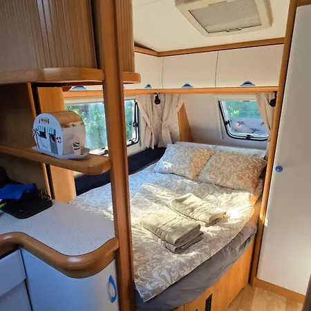 Camperowe Swawole - Bondi Кемпинг Bielawa (Piaseczno)